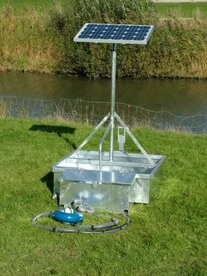 Veedrinkbak hefuitvoering 55W. paneel Inhoud 200ltr. drinkhoogte 35cm