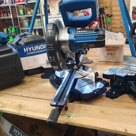 HYUNDAI AFKORT- / VERSTEKZAAG 1700W