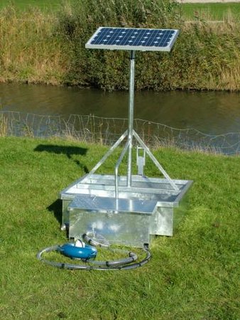 Veedrinkbak hefuitvoering 55W. paneel Inhoud 200ltr. drinkhoogte 35cm